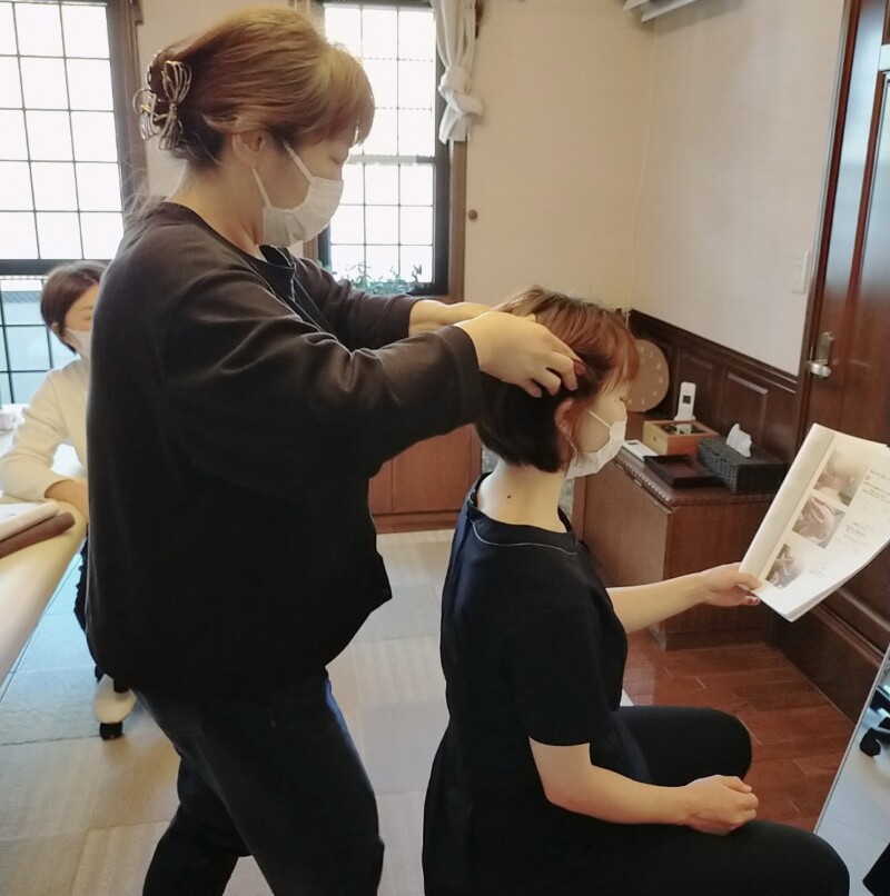 座位の肩ヘッドマッサージ